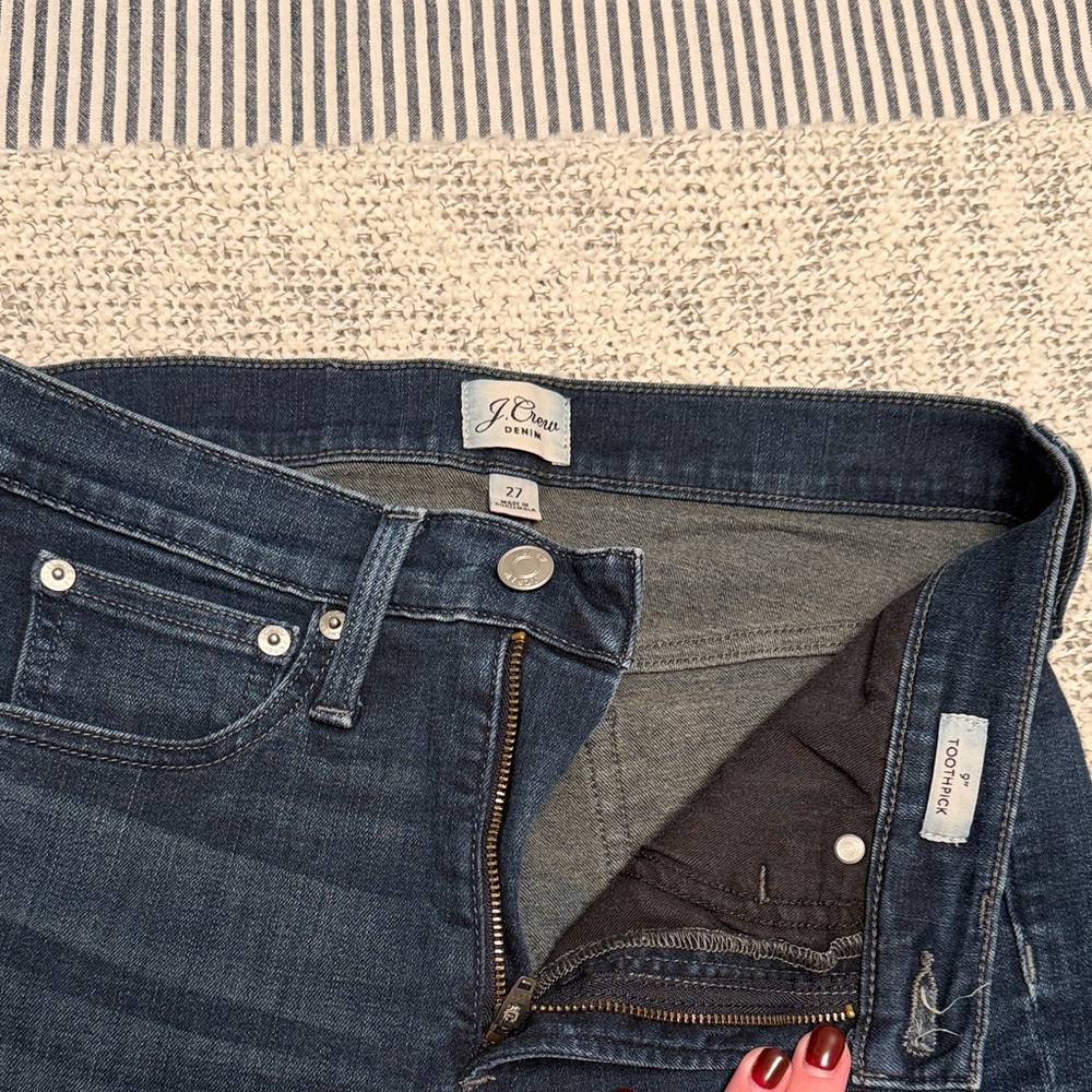 J. Crew Women's 9” Toothpick Skinny Jeans in Dark Indigo- SIZE 27! - Picture 3 of 6